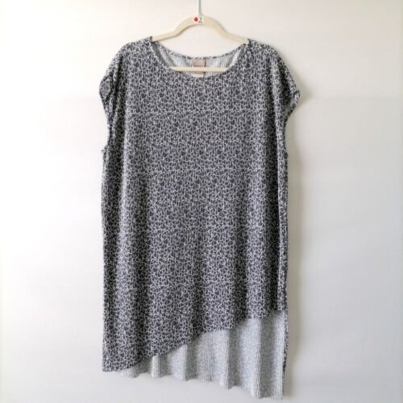 Chico's Travelers Womens Gray Short Sleeve Hi Low Hem Blouse Top Size 3 US XL - Picture 1 of 6
